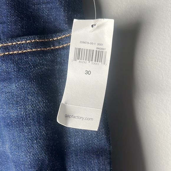 NWT — GAP Factory Denim Bermuda Shorts in Navy Blue - Picture 4 of 5